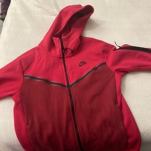 Very berry pomegranate Nike tech fleece